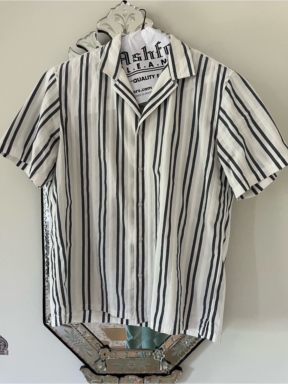 Club Monaco Blue & White Vertical Stripe Short-Sleeve Shirt